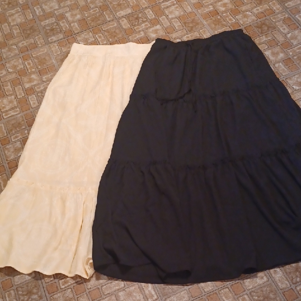Maxi Skirts Size Small Black And Yellow Size Small